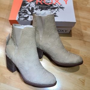 New Roxy women's boots size 7